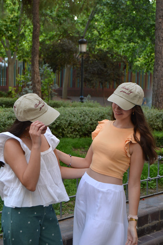 GORRA GOD IS GOOD BEIGE
