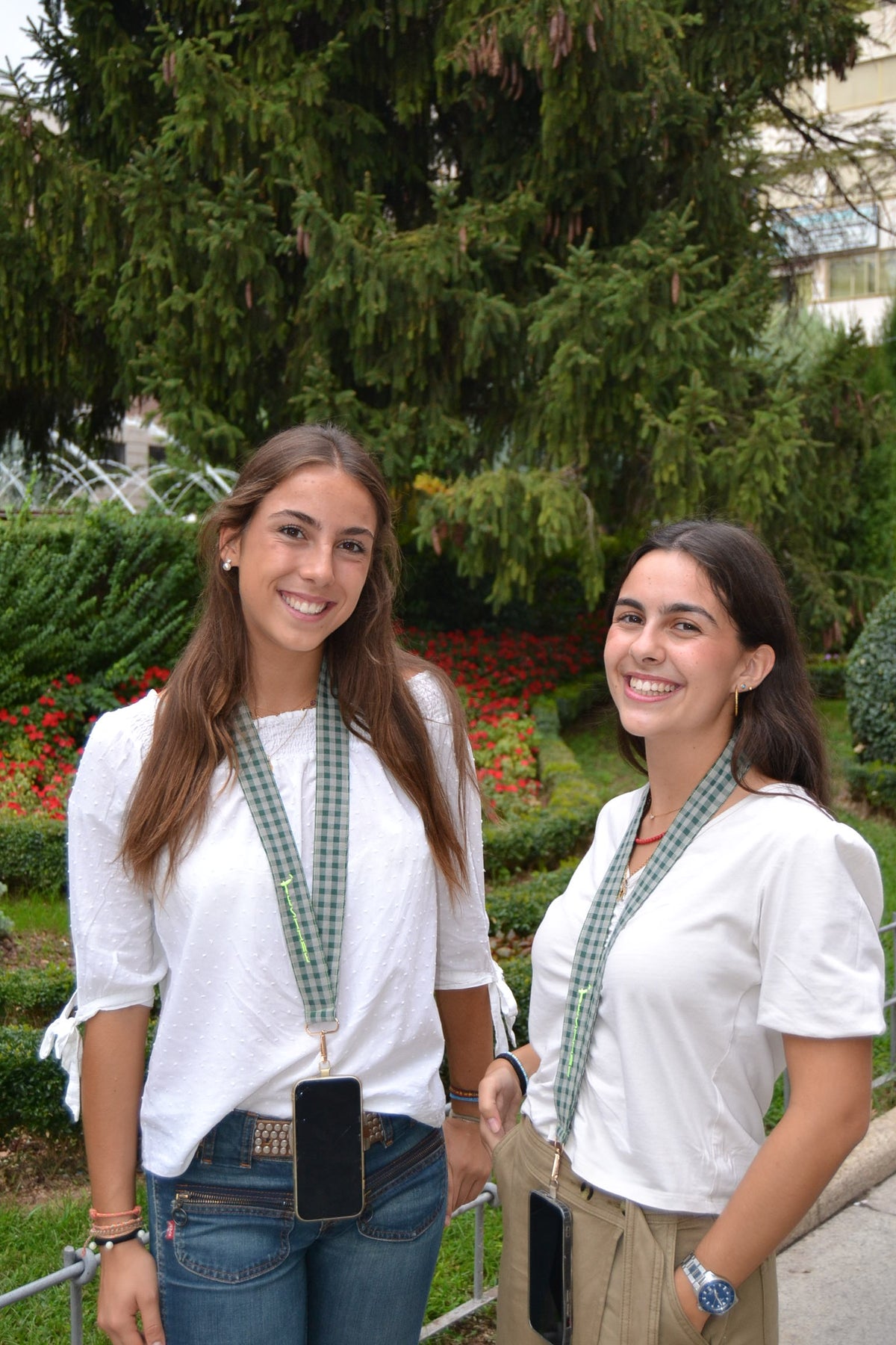 Cuelga móvil verde y flúor