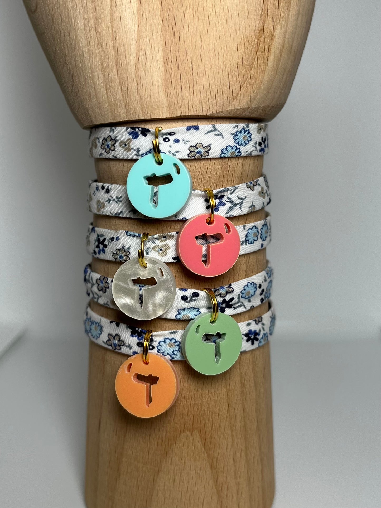 Pulsera cinta flores azules