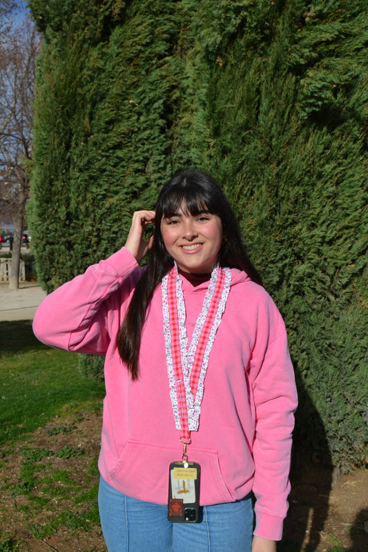 Cuelga móvil volantes rosa