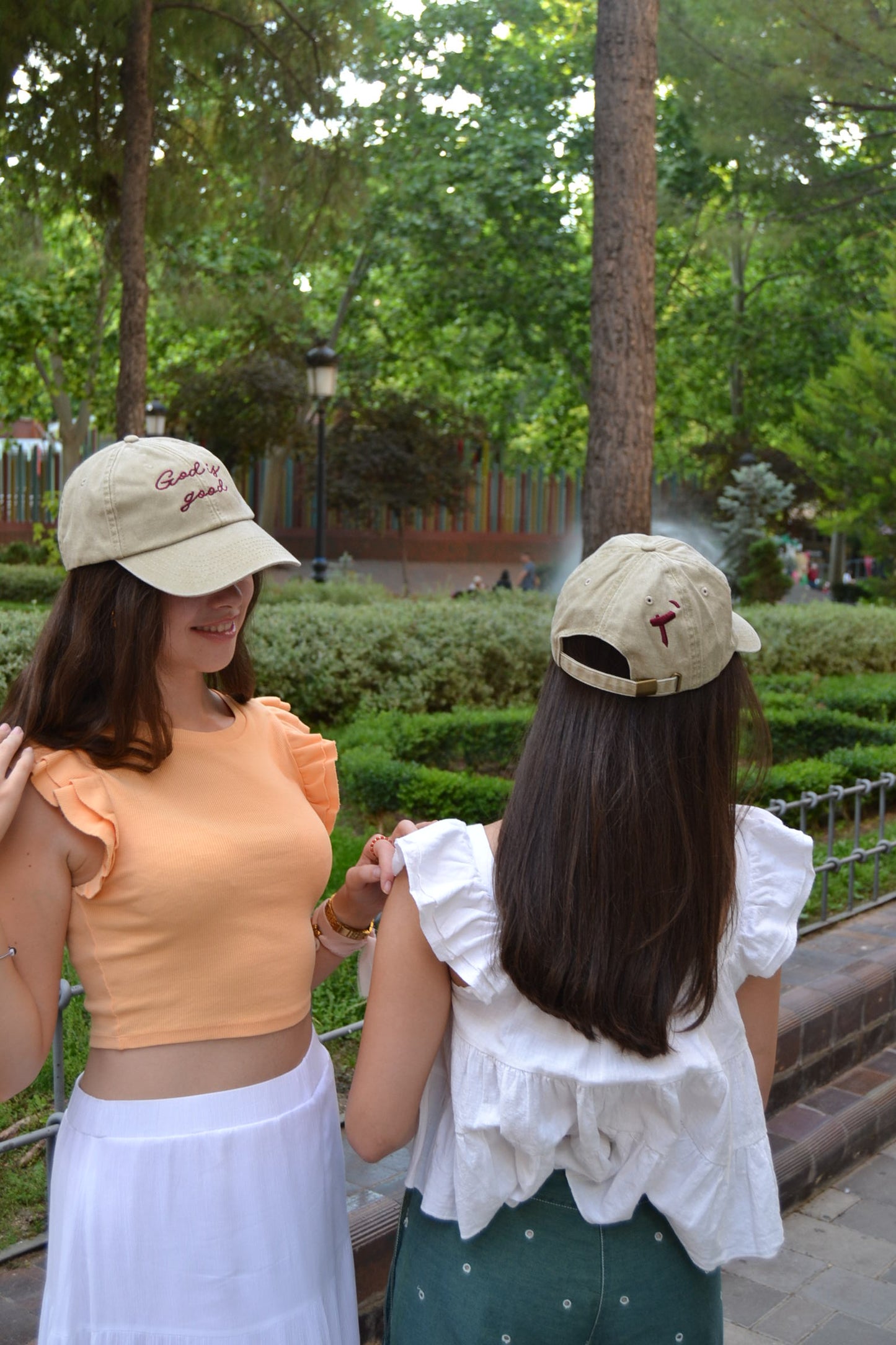 GORRA GOD IS GOOD BEIGE