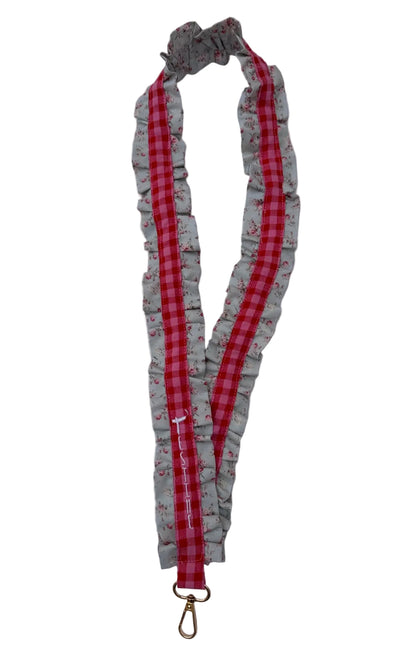 Cuelga móvil volantes rosa